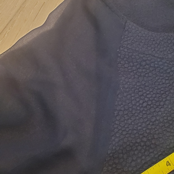 Skies are Blue Boucle and sheer 3/4 sleeve top - Picture 4 of 4